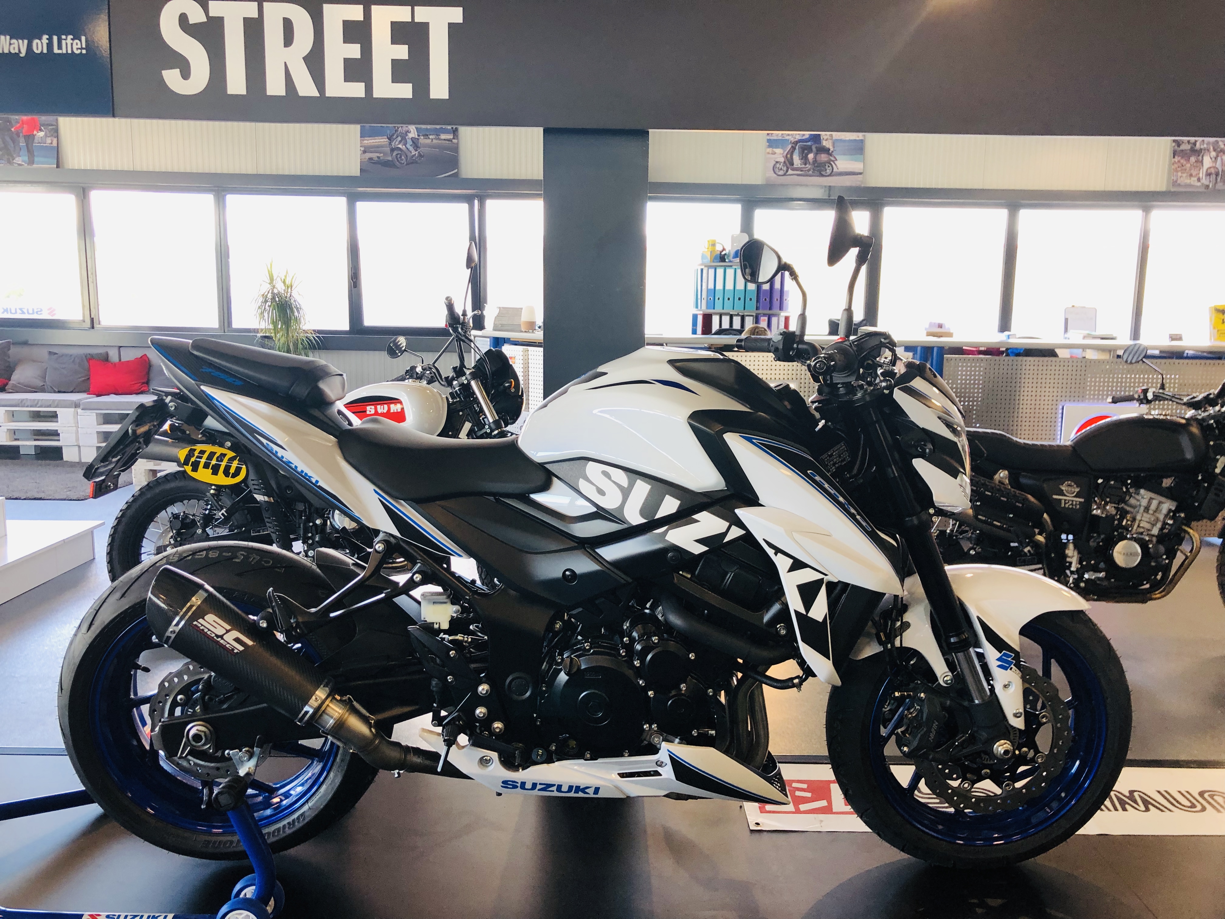 Suzuki gsx s 750